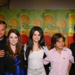 NEW YORK - SEPTEMBER 06:  (L-R) Actors David DeLuise, Jennifer Stone, Selena Gomez, Jake T. Austin and David Henrie cast of "Wizards of Waverly Place" visits the World of Disney on September 6, 2008 in New York City.  (Photo by Michael Tran/FilmMagic)