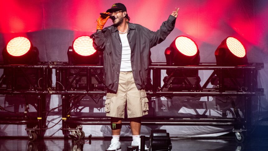 LOS ANGELES, CALIFORNIA - NOVEMBER 04: Feid performs at Microsoft Theater on November 04, 2021 in Los Angeles, California. (Photo by Timothy Norris/Getty Images)