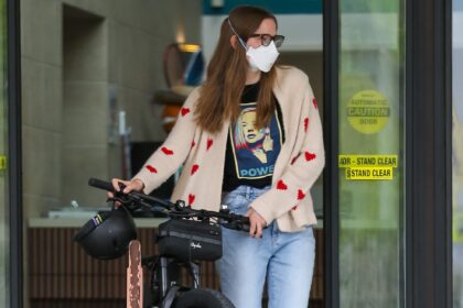 LOS ANGELES, CA - MAY 11: Violet Affleck is seen on May 11, 2024 in Los Angeles, California.  (Photo by Bellocqimages/Bauer-Griffin/GC Images)