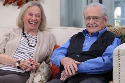 UNIVERSAL CITY, CA - OCTOBER 25:  Actress Bonnie Bartlett (L) and husband actor William Daniels visit Hallmark's "Home & Family" at Universal Studios Hollywood on October 25, 2017 in Universal City, California.  (Photo by David Livingston/Getty Images)