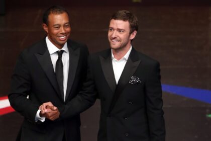 ROSEMONT, IL - SEPTEMBER 26:  Tiger Woods of the USA tallks with Justin Timberlake during the 39th Ryder Cup gala at Akoo Theatre at Rosemont on September 26, 2012 in Rosemont, Illinois.  (Photo by Andrew Redington/Getty Images)