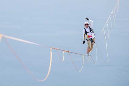 Slackliner makes it across 3.6km Messina Strait - but misses out on the world record by 80m