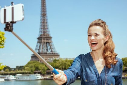 Trash-talk, photo shoots and bargaining: The most annoying things tourists do, according to locals