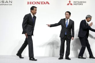 Japanese car makers Nissan and Honda announce plans to merge