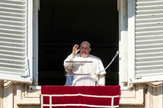 Pope Francis prays for South Korean plane crash victims and their families