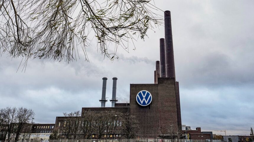 Volkswagen majority stakeholder supports German factory closures