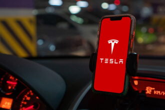 US investigating Tesla smart remote driving system after it fails to detect obstacles